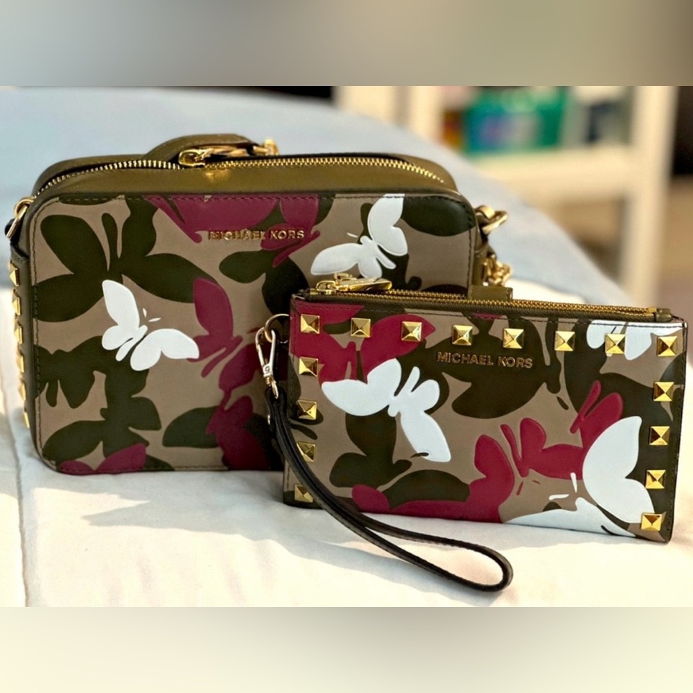 Michael Kors Green Crossbody Bag with wallet